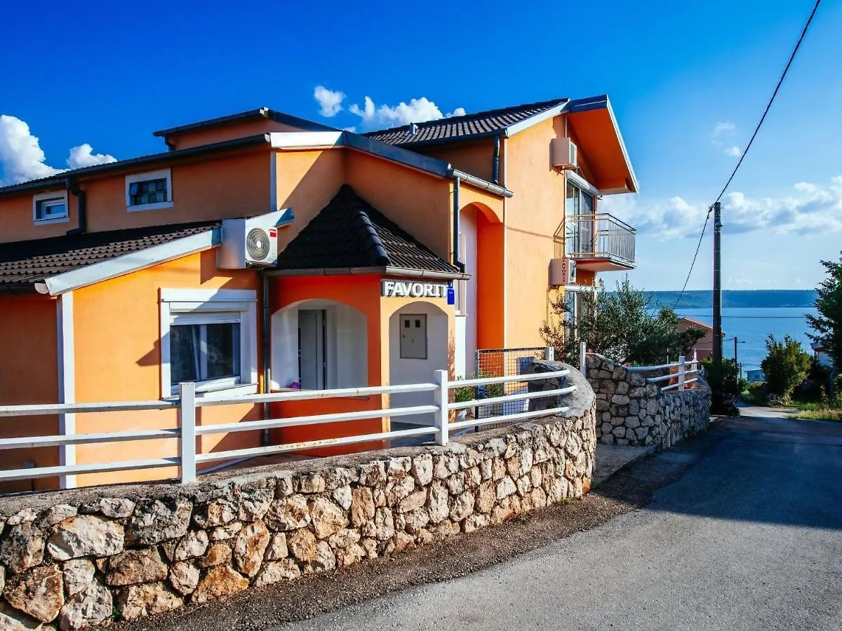 Beautiful Holiday Home In Maslenica Near Beach
