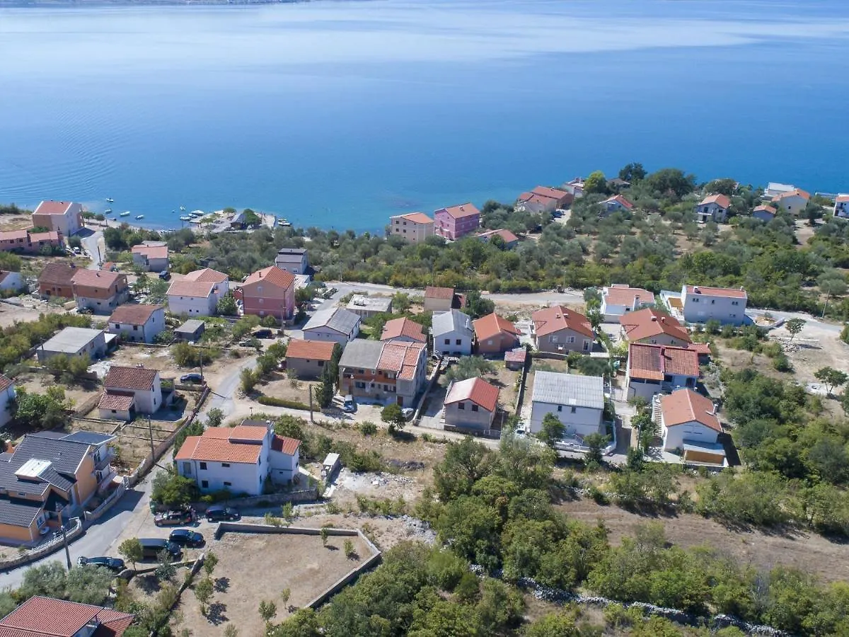 Beautiful Holiday Home In Maslenica Near Beach 0*,