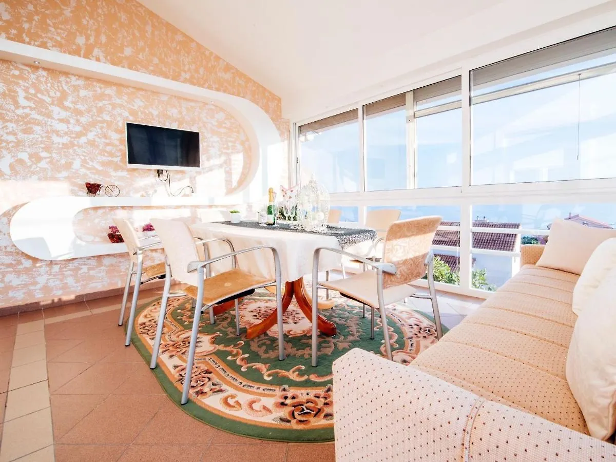 Beautiful Holiday Home In Maslenica Near Beach
