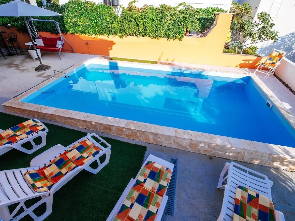 Beautiful Holiday Home In Maslenica Near Beach