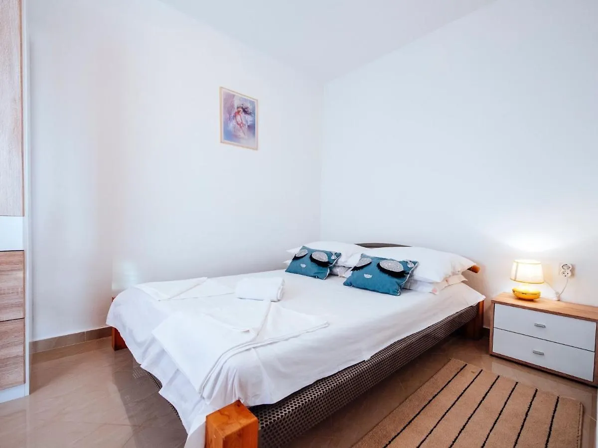 Beautiful Holiday Home In Maslenica Near Beach