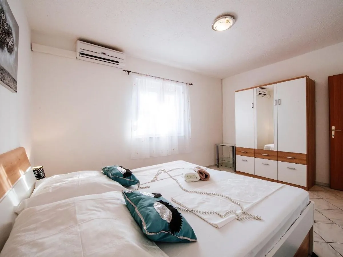 Beautiful Holiday Home In Maslenica Near Beach 0*,