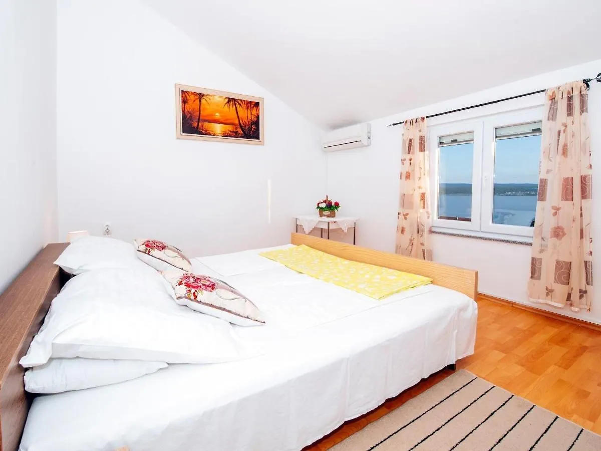Beautiful Holiday Home In Maslenica Near Beach Croatia