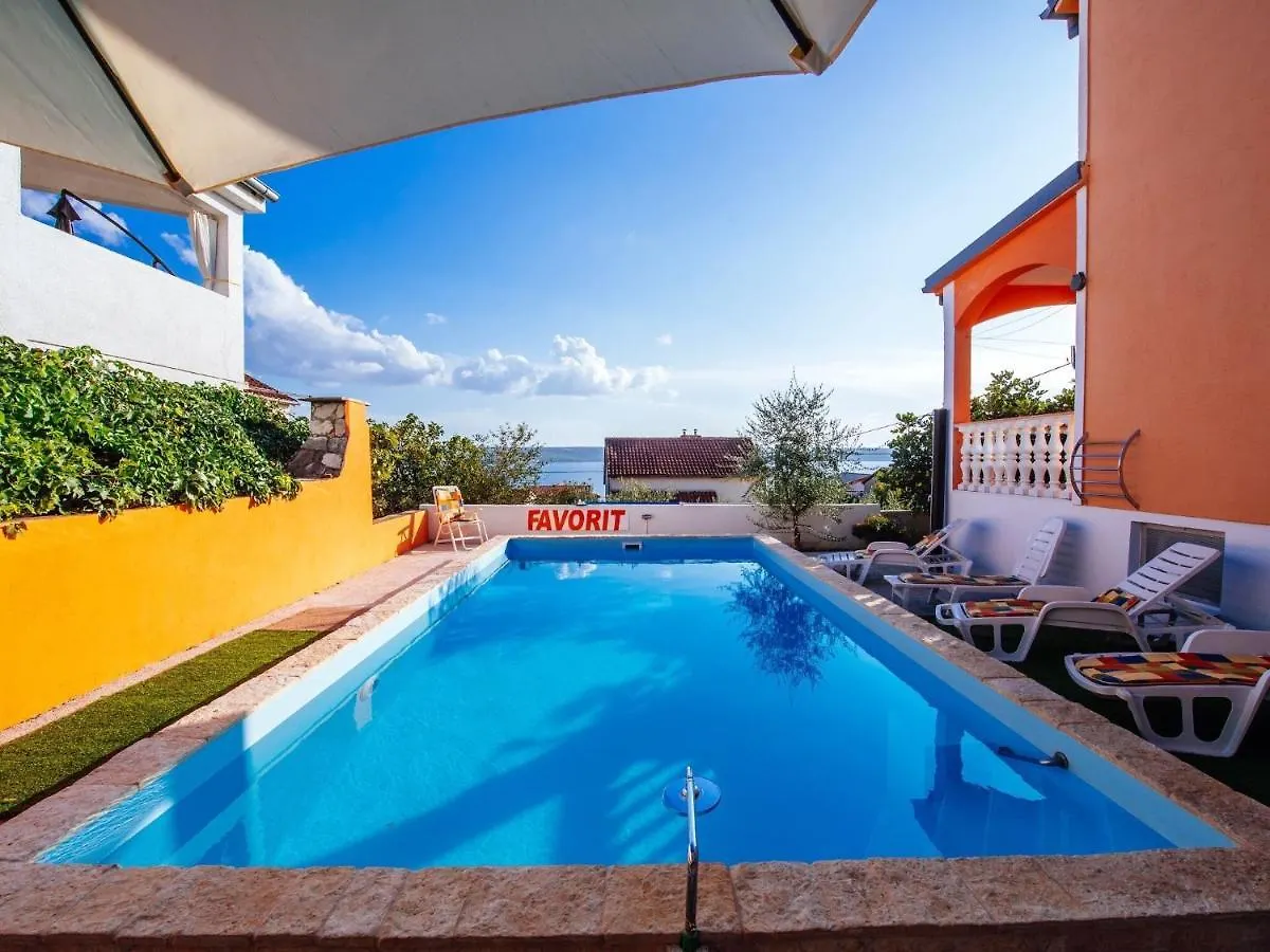 Beautiful Holiday Home In Maslenica Near Beach