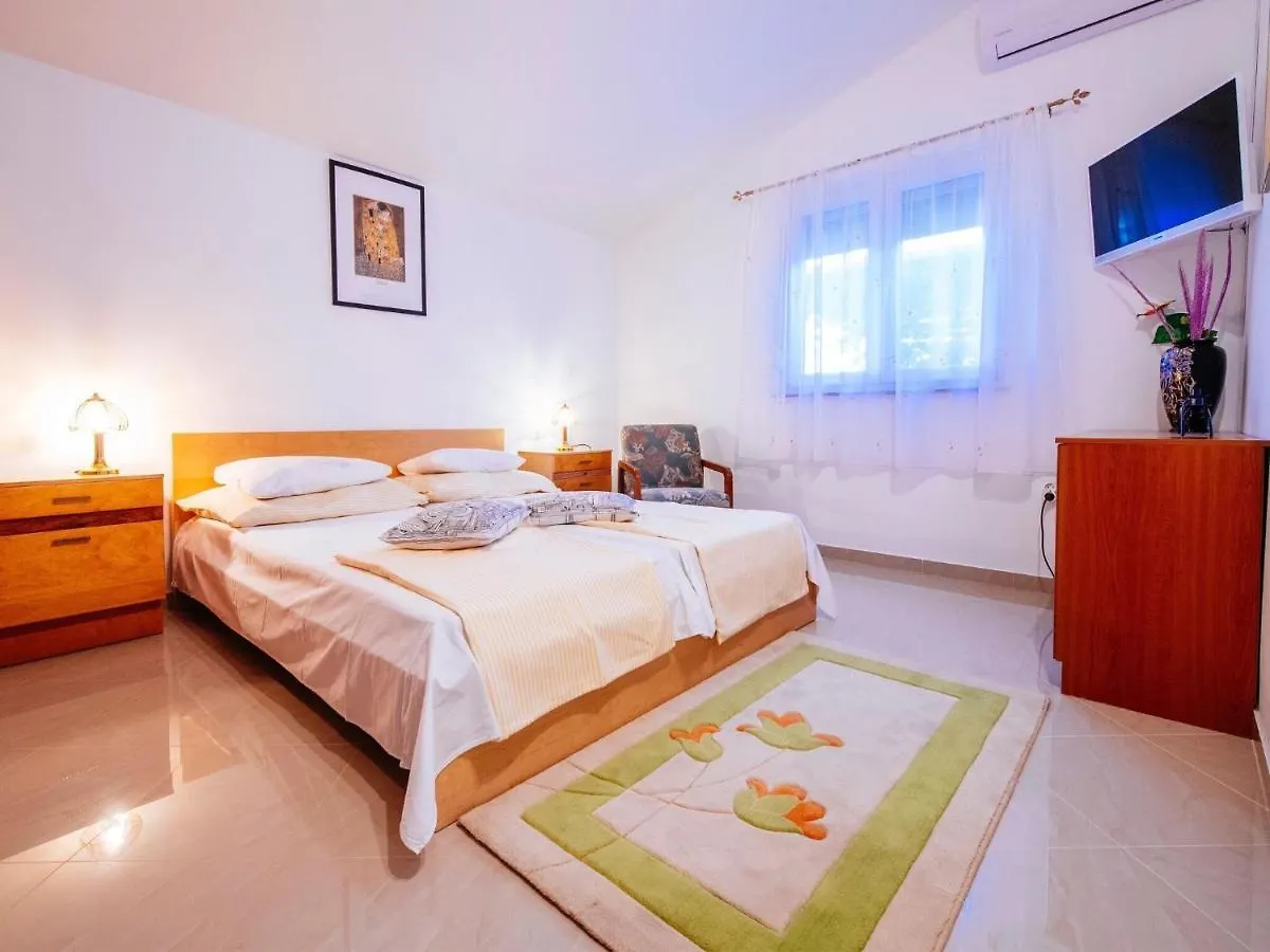 Beautiful Holiday Home In Maslenica Near Beach