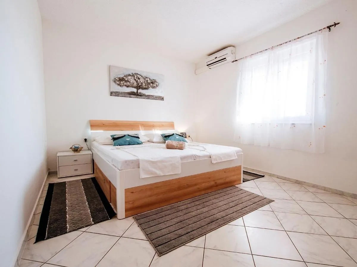 Beautiful Holiday Home In Maslenica Near Beach