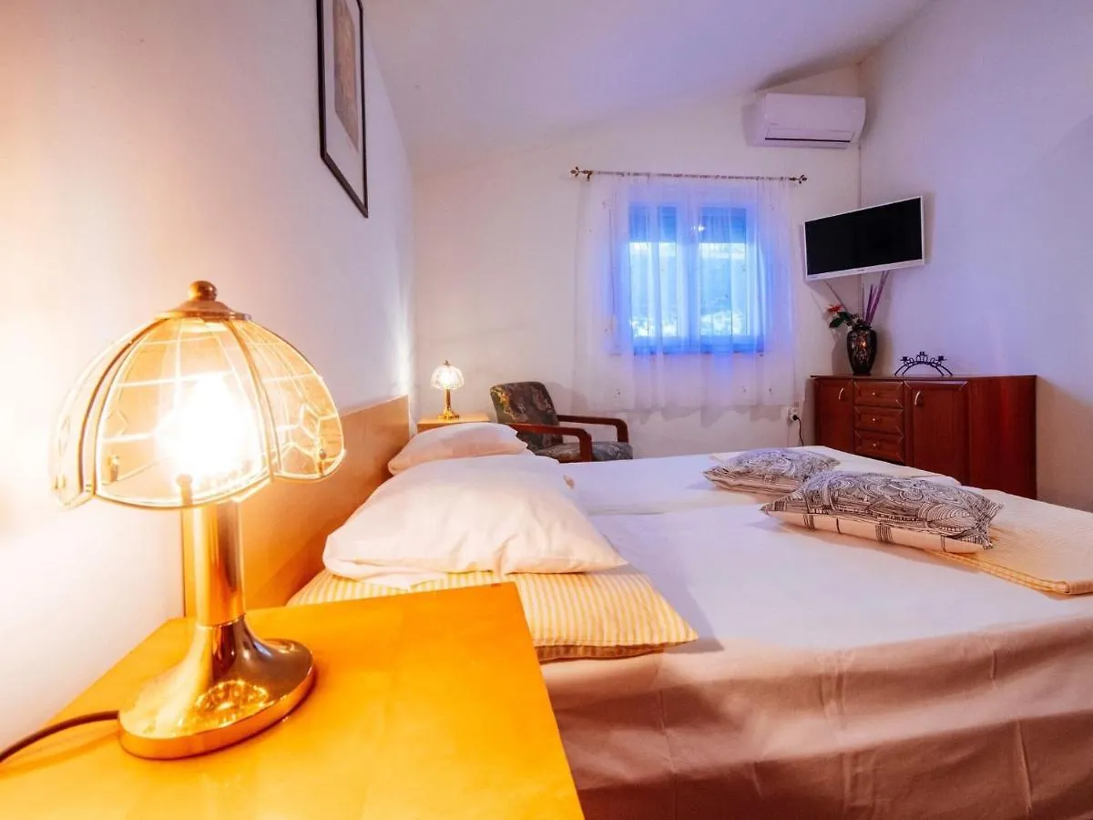 Beautiful Holiday Home In Maslenica Near Beach