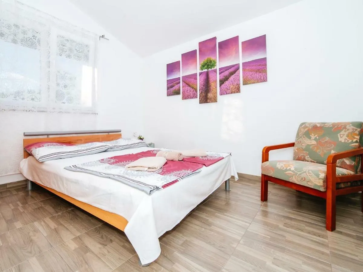 Beautiful Holiday Home In Maslenica Near Beach