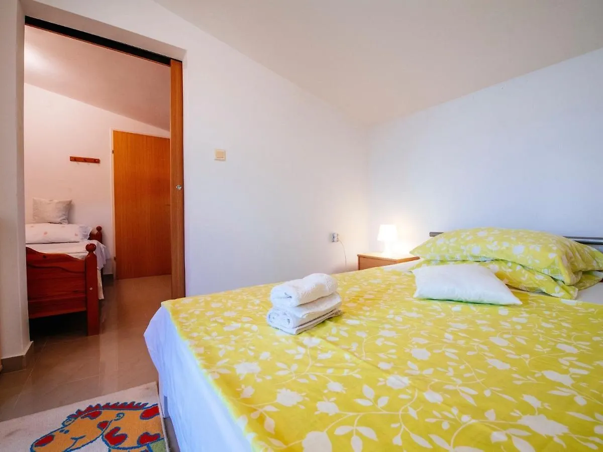 Beautiful Holiday Home In Maslenica Near Beach