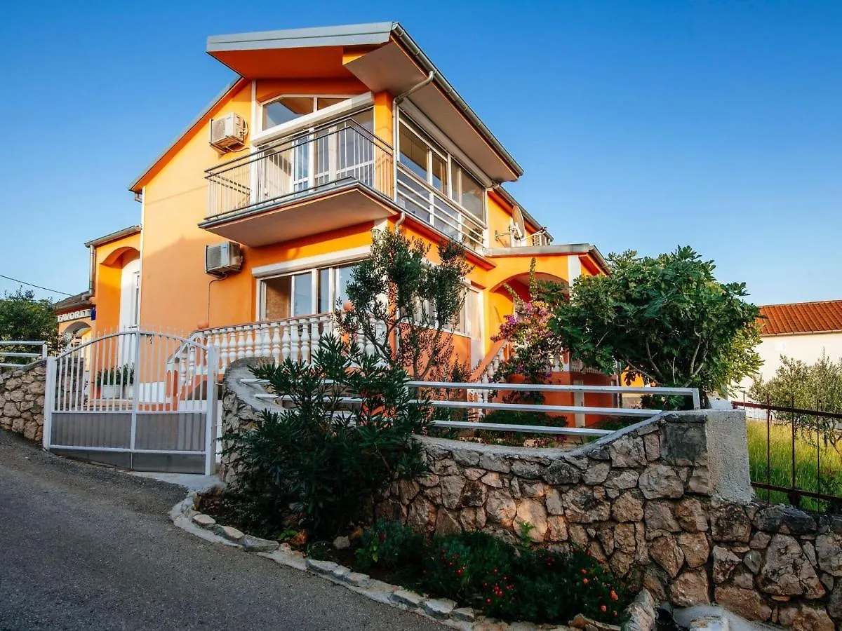 Beautiful Holiday Home In Maslenica Near Beach