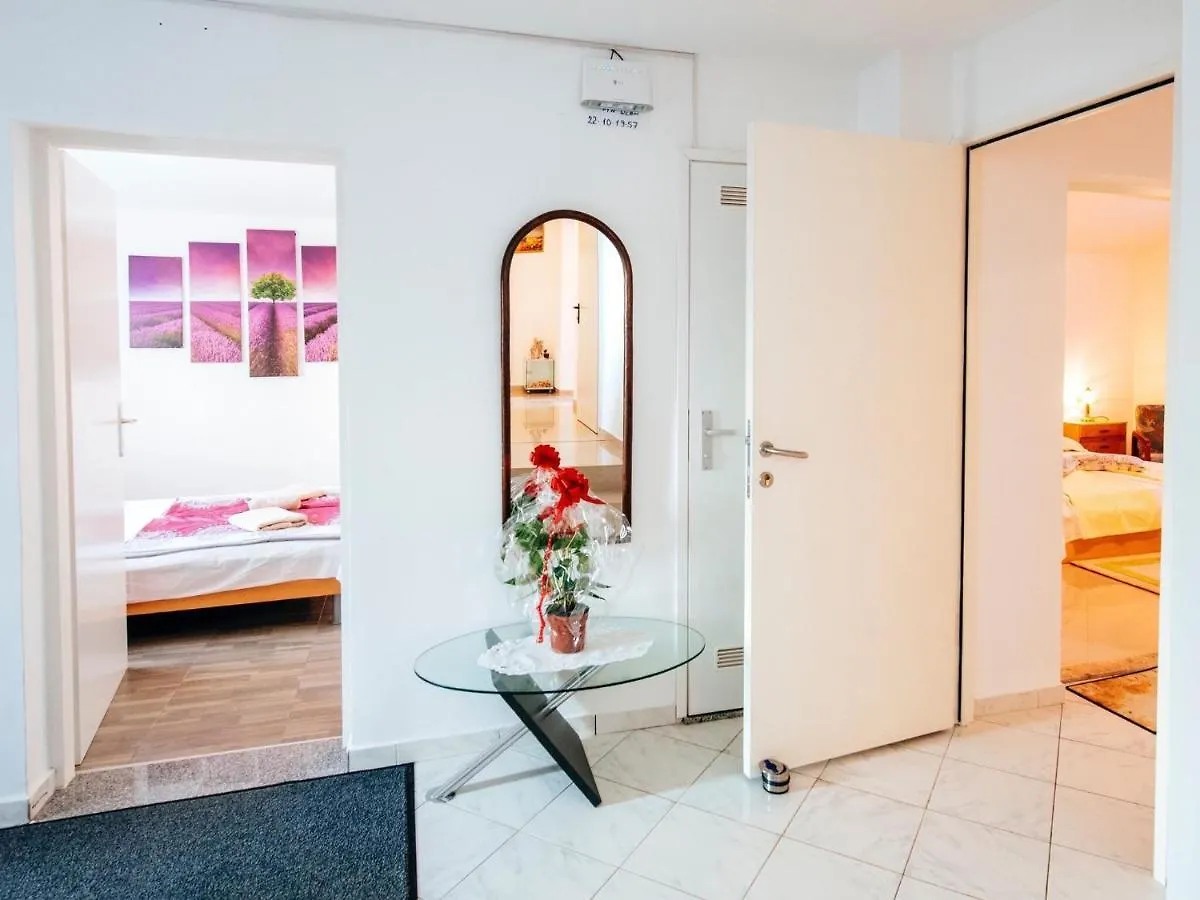 Beautiful Holiday Home In Maslenica Near Beach Croatia